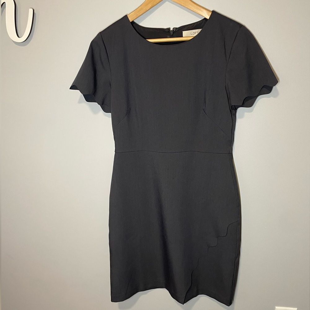 Loft Ann Taylor Black Short Sleeve Scalloped Edge Dress Sheath Waist Size 2